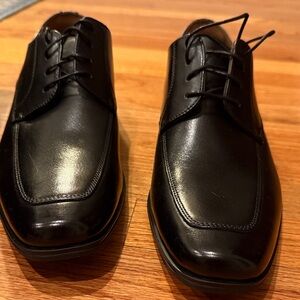 Florsheim Sleek Black Leather Oxfords